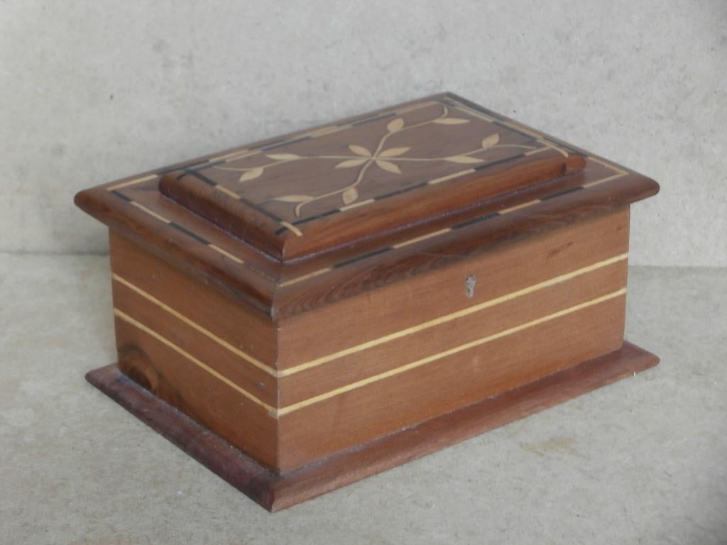 Oude sierlijke sieradenkistje ingelegd hout sieraden kistje, Antiek en Kunst, Ophalen of Verzenden