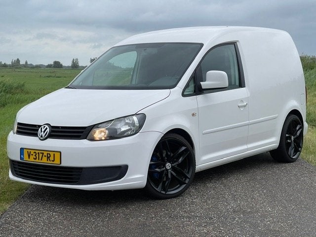 VW Caddy Highline 1.6TDI 135pk/R-stoelen/Multi.Stuur/Standka, Voorwielaandrijving, Zwart, 4 cilinders, 700 kg