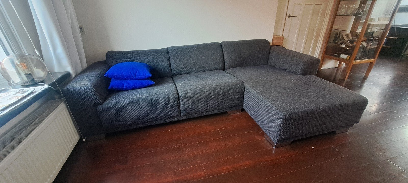 moet snel weg! Comfortabele donkergrijze hoekbank met chaise, Huis en Inrichting, Ophalen, 250 tot 300 cm, Gebruikt, 100 tot 125 cm