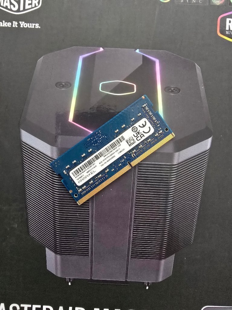 8GB DDR4 3200 Mhz Rmaxel, Ophalen of Verzenden, Zo goed als nieuw, DDR4, Laptop