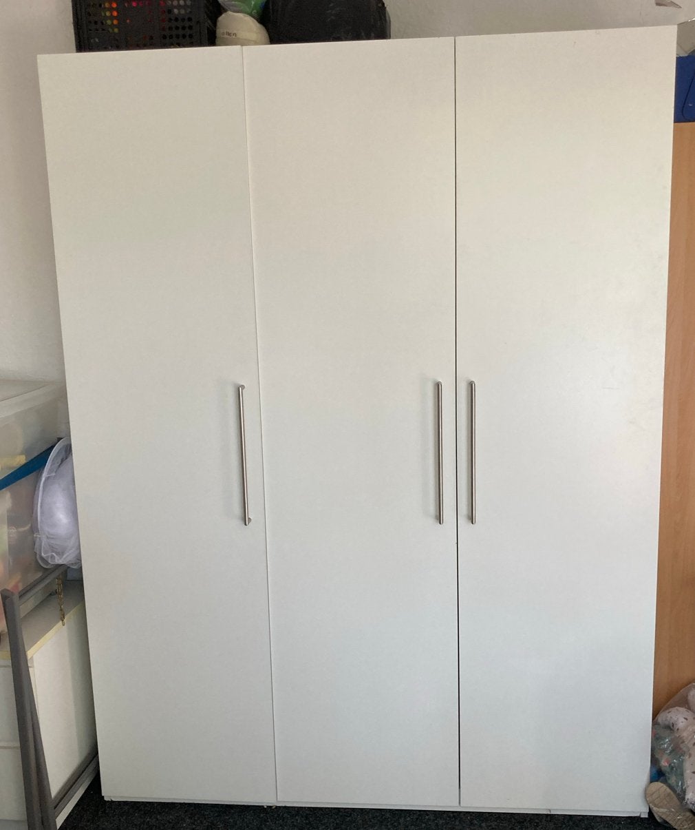 Witte kledingkast met veel hangruimte en planken, Ophalen, Gebruikt, 100 tot 150 cm, 200 cm of meer