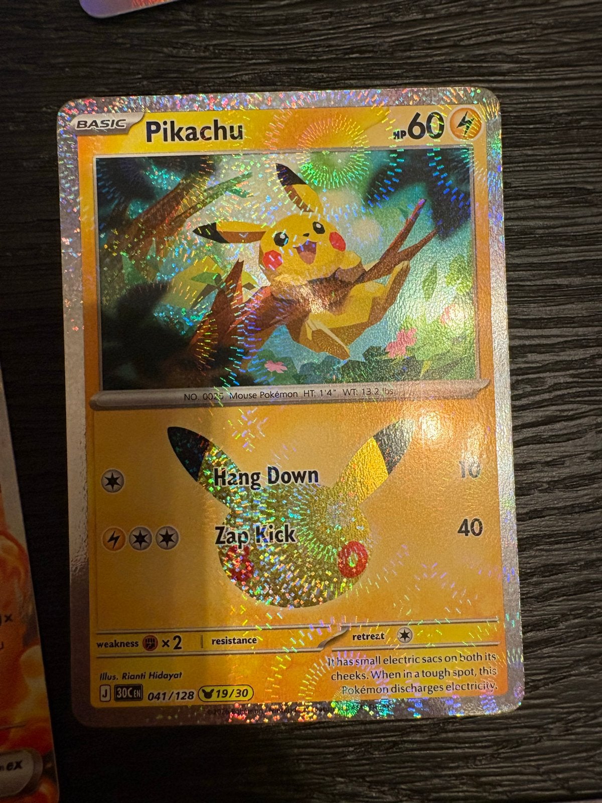 Pikachu 041/128 Holo Foil Pokémon Kaart - Gesleeved, Hobby en Vrije tijd, Ophalen of Verzenden, Zo goed als nieuw, Losse kaart