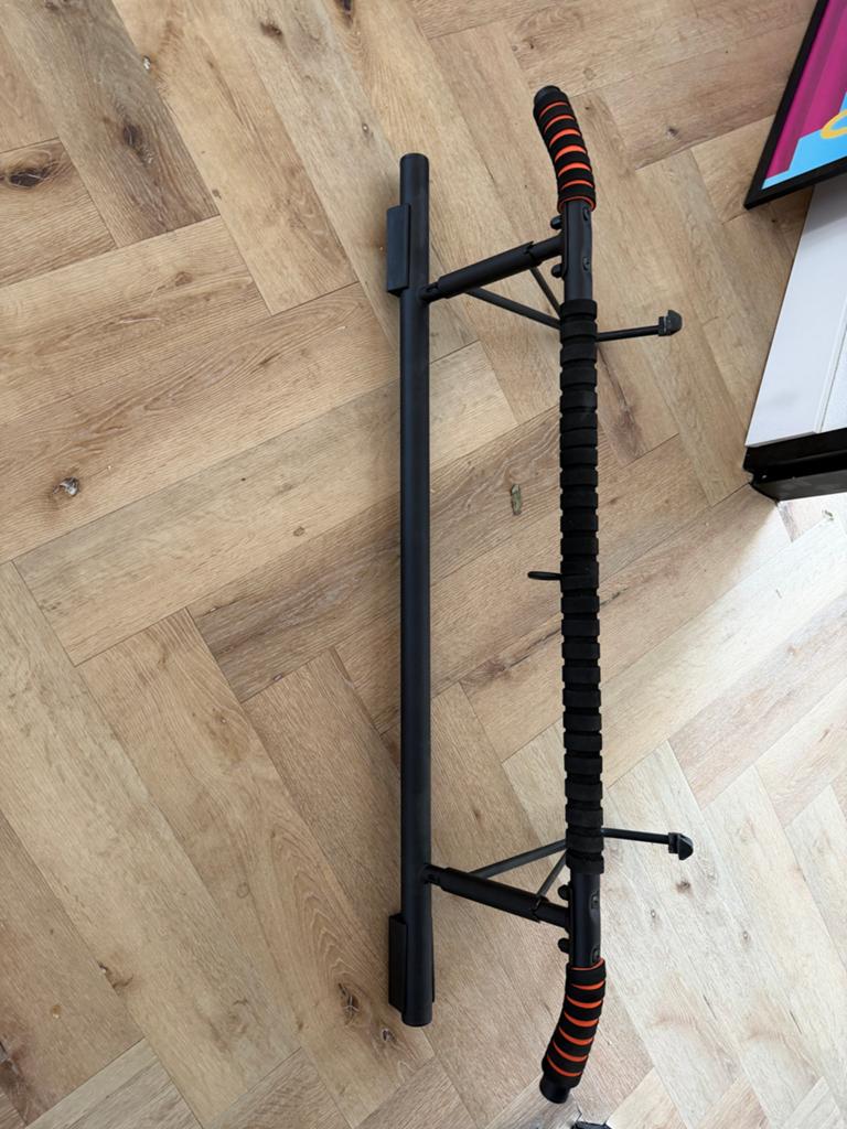 Pull-up bar voor deur of muurbevestiging, Sport en Fitness, Fitnessmaterialen, Ophalen, Gebruikt, Armen, Oprekstang