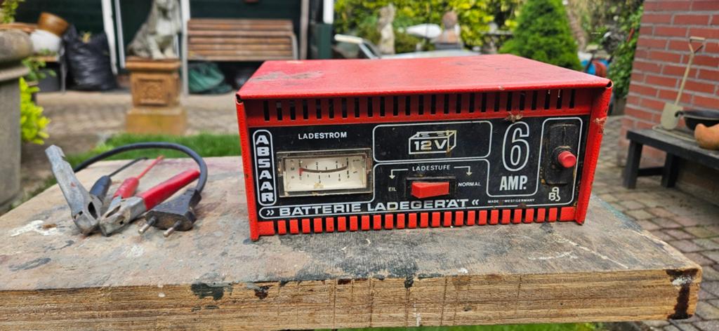 Absaar Batterijlader 12V 6 Ampereviseerd Ampere, Ophalen of Verzenden, Gebruikt, Universele onderdelen