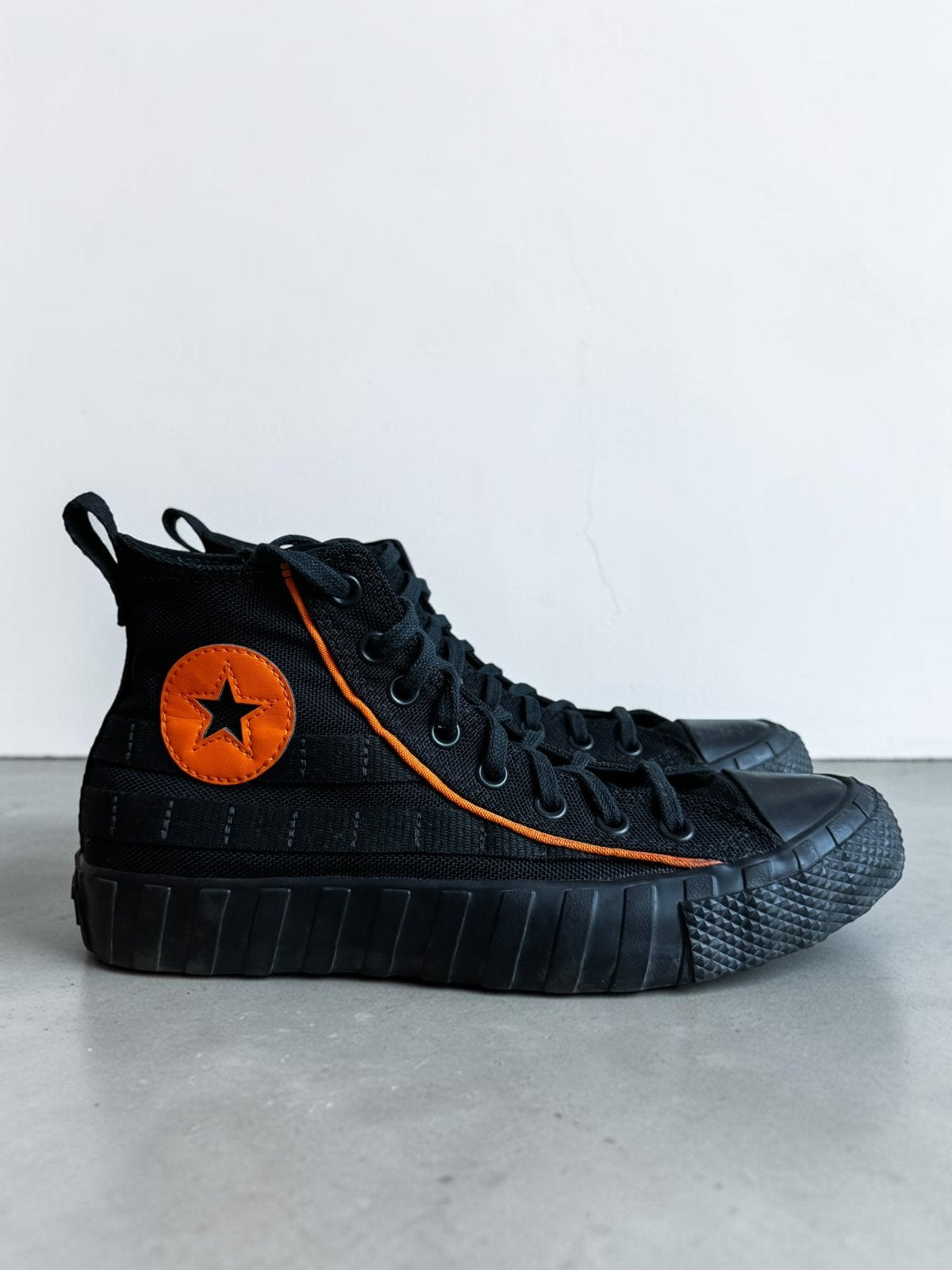 Converse Bosey MC Hi zwart oranje high top sneakers 41, Ophalen of Verzenden, Zo goed als nieuw, Zwart, Sneakers of Gympen