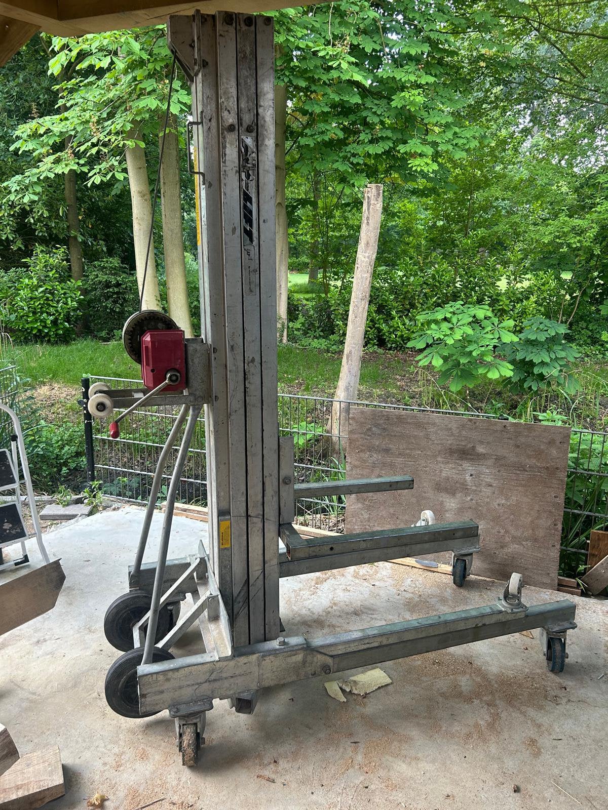 Alp lift kanaal lift materiaal lift, Ophalen
