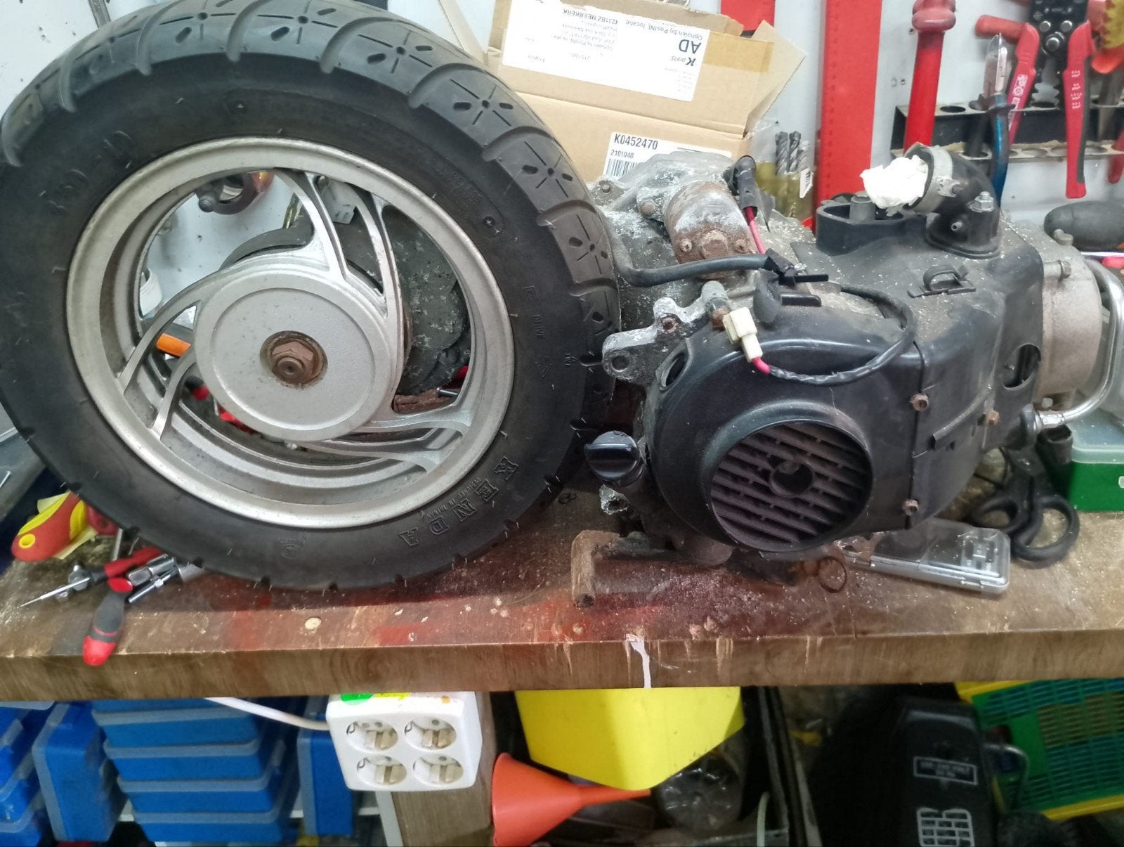 2x blok Peugeot v-clic met uitlaat, Ophalen