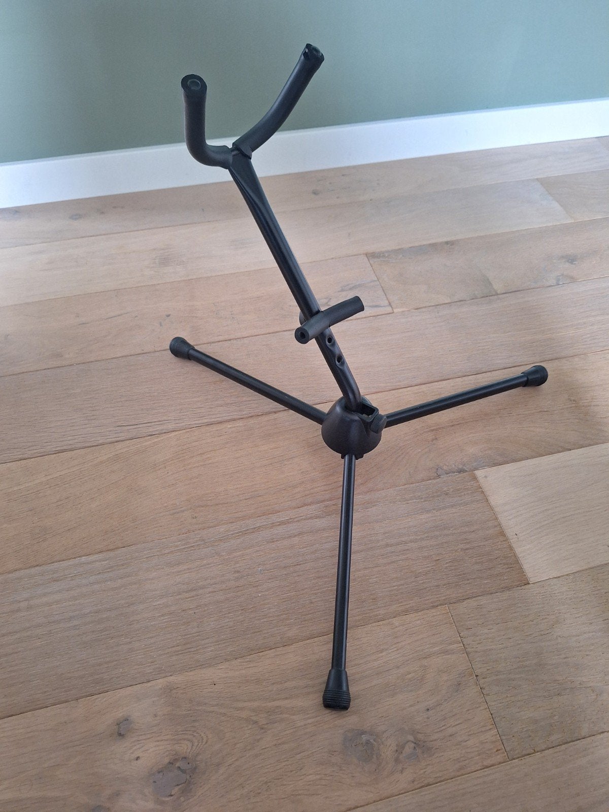 Standaard alt saxofoon, Ophalen of Verzenden, Zo goed als nieuw, Instrumentstandaard, Saxofoon