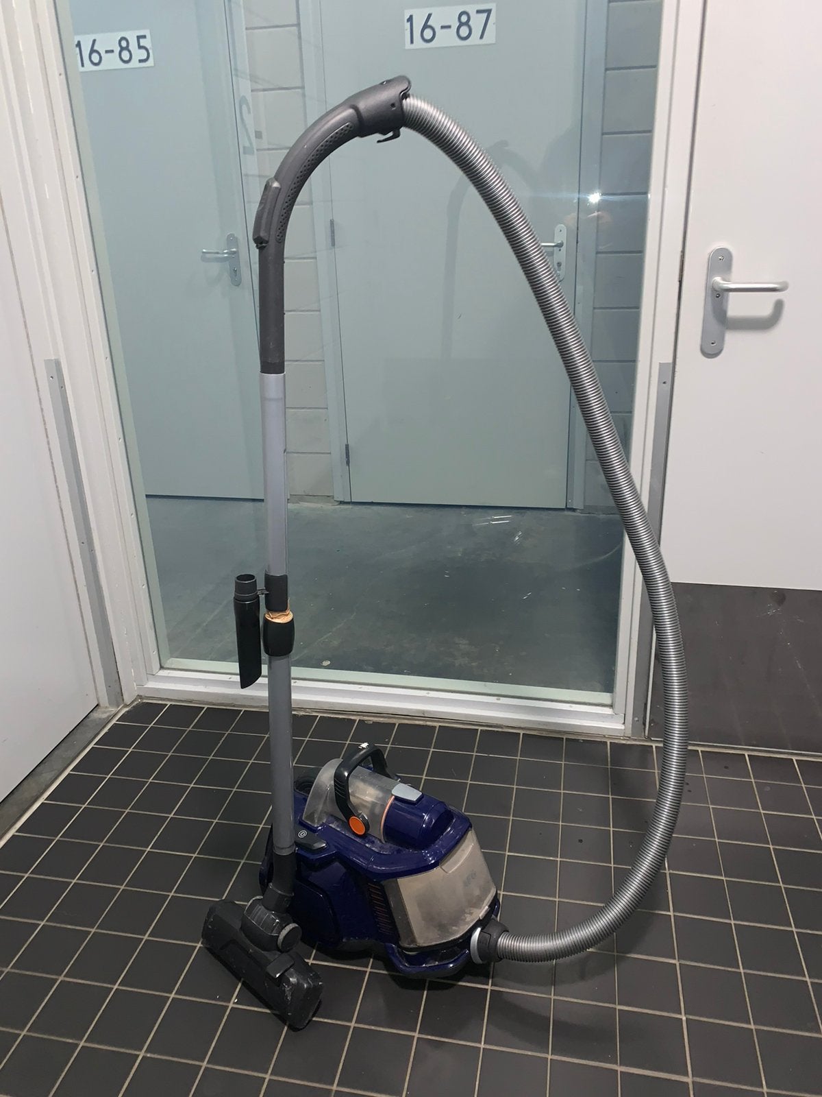 AEG STOFZUIGER, Ophalen, Gebruikt, Minder dan 1200 watt, Reservoir