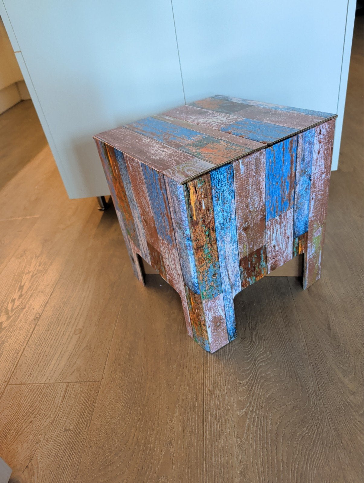 Decoratieve kruk/bijzettafel met houtlook, Ophalen of Verzenden, Zo goed als nieuw, Overige materialen
