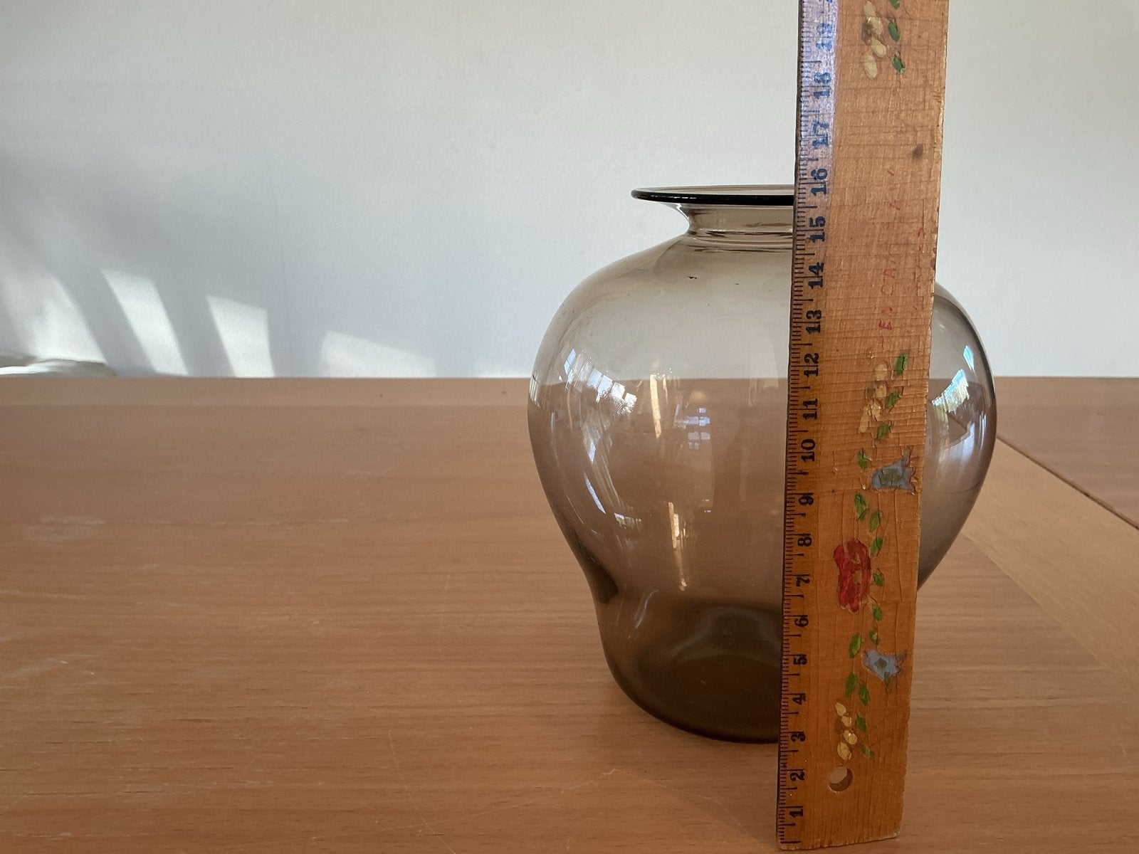 Vintage Bruin Glazen Vaas - Decoratieve Bolvaas, Ophalen of Verzenden