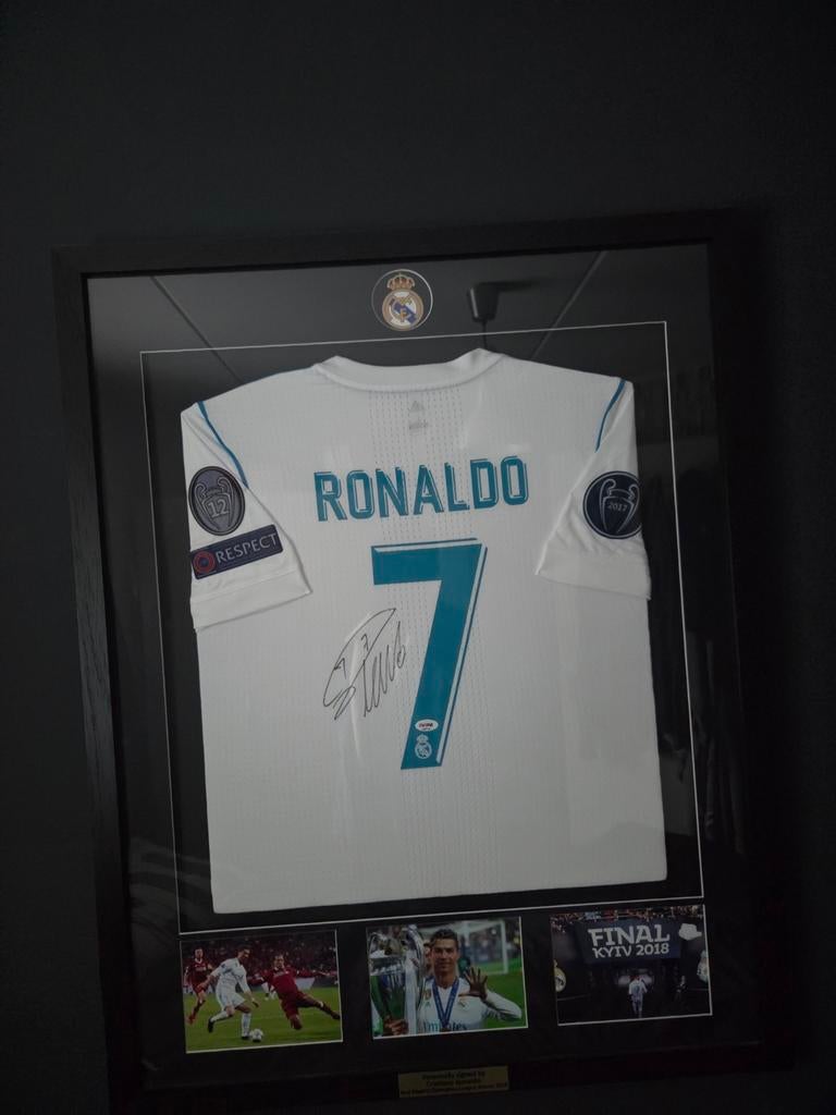 Gesigneerd Ronaldo Real Madrid shirt - Ingelijst, Verzamelen, Sportartikelen en Voetbal, Ophalen of Verzenden, Zo goed als nieuw