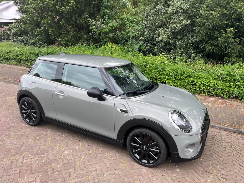 Mini one 3-deurs (f56) 1.5 102pk 2019 Grijs, Auto's, Mini, Voorwielaandrijving, Stof, Euro 6, 4 stoelen