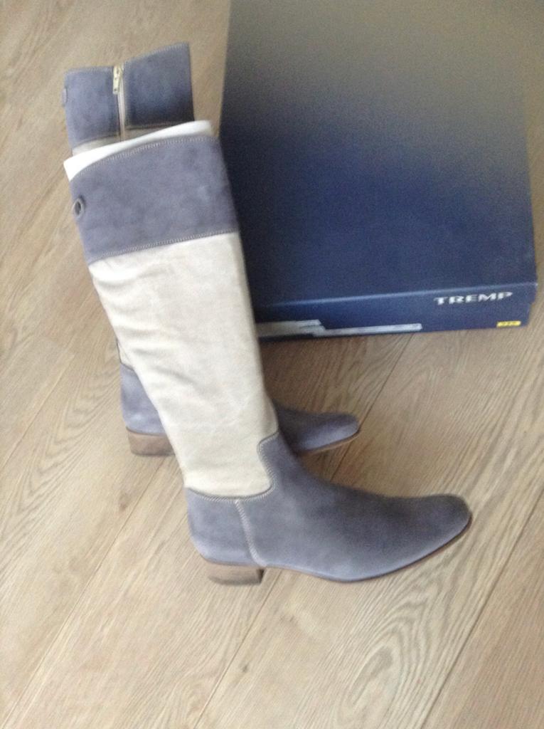 Tremp dames laarzen linnen met suede maat 39, Kleding | Dames, Hoge laarzen, Overige kleuren, Ophalen of Verzenden, Zo goed als nieuw