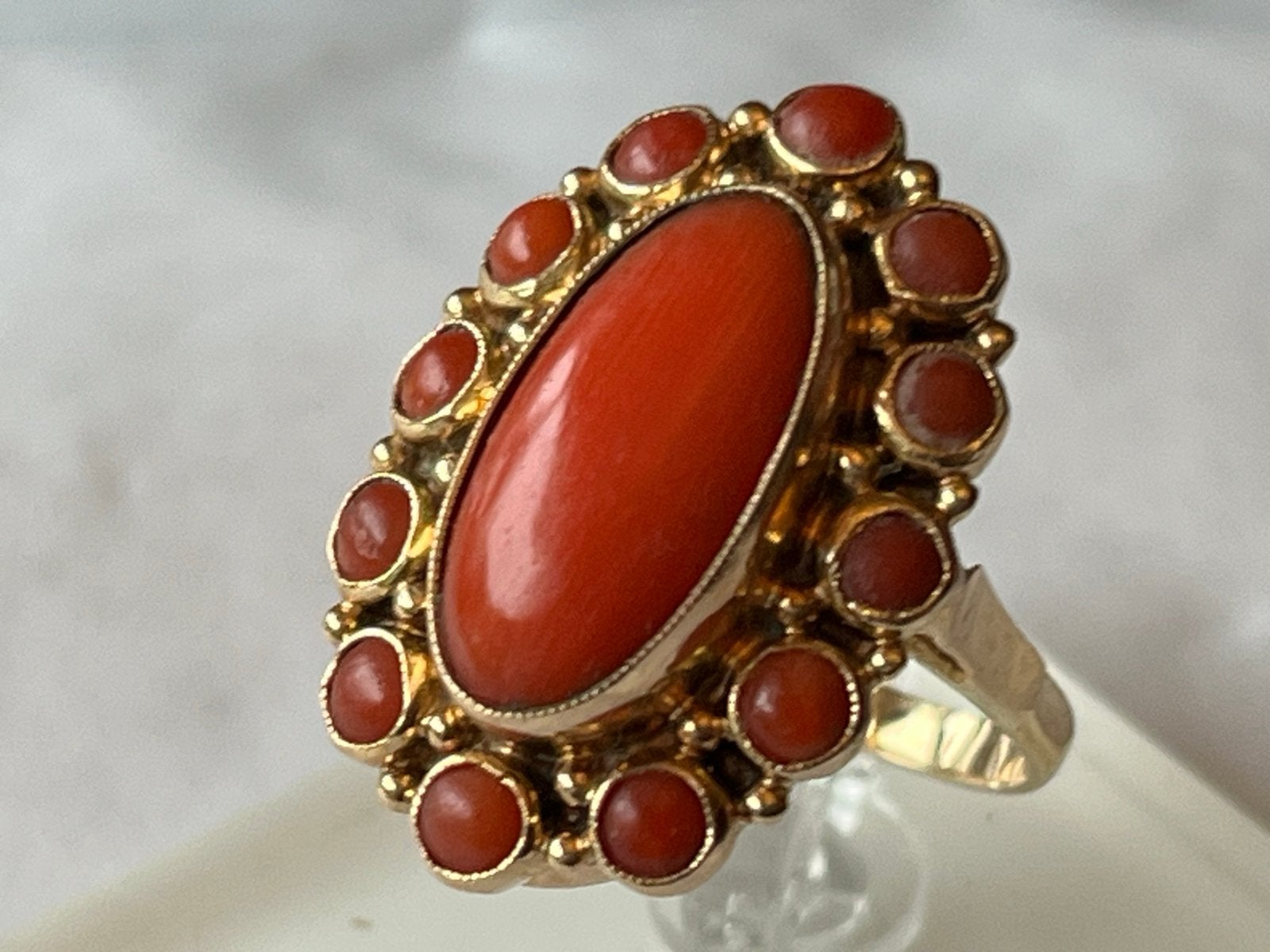 Antieke 14 CT Gouden Ring met Bloedkoraal - Ongedragen, Sieraden, Tassen en Uiterlijk, Verzenden, Zo goed als nieuw, 17 tot 18