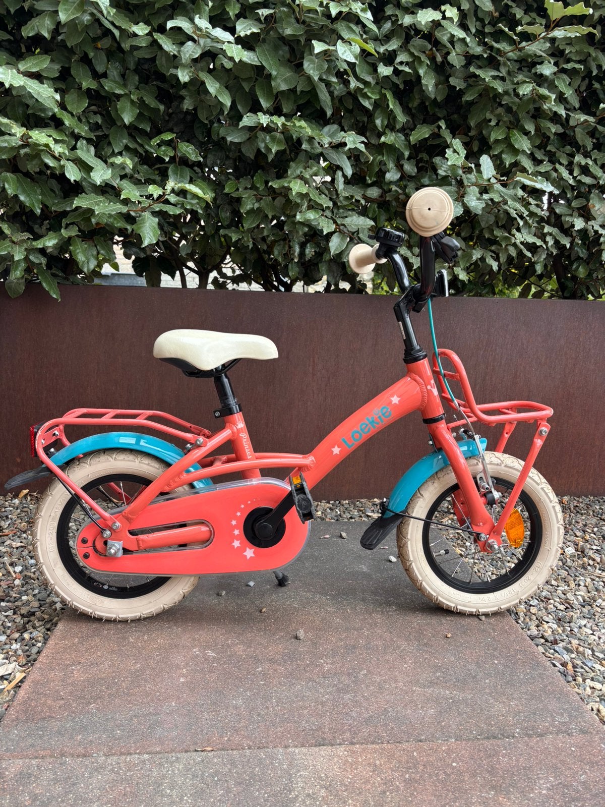 Loekie 12,5 inch roze meisje fiets met zijwieltjes, Fietsen en Brommers, Fietsen | Cruisers en Lowriders, Minder dan 47 cm, Ophalen