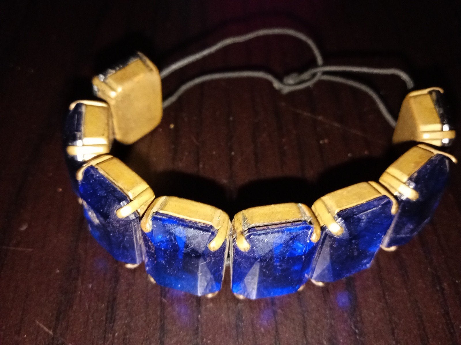 armband met blauwe edelstenen en goudkleurige detai, Overige materialen, Gebruikt, Blauw, Ophalen of Verzenden