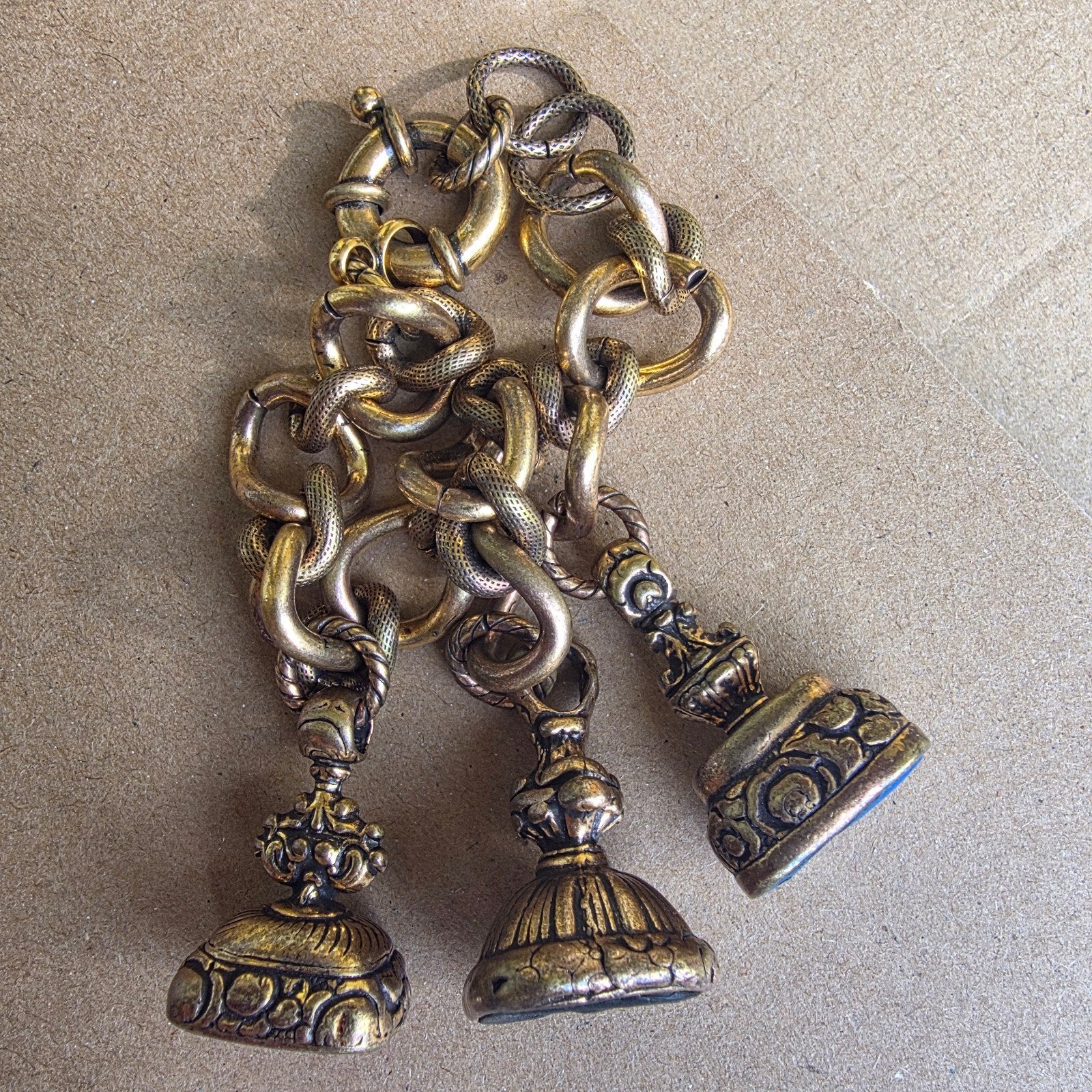 Antieke gouden armband met zegels, Sieraden, Tassen en Uiterlijk, Ophalen of Verzenden, Koper, Armband, Verguld