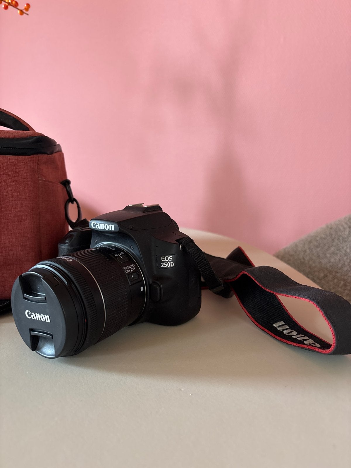 Canon EOS 250D spiegelreflexcamera met lens en tas, Spiegelreflex, Canon, Ophalen of Verzenden, Zo goed als nieuw