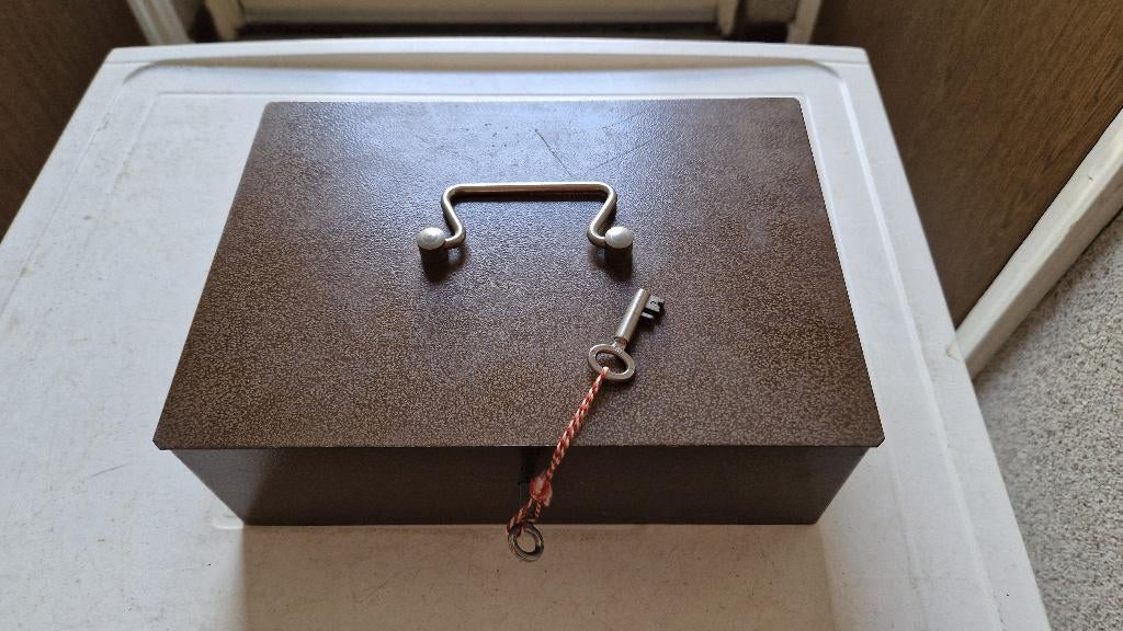 vintage metalen geldkist, Antiek en Kunst, Ophalen of Verzenden
