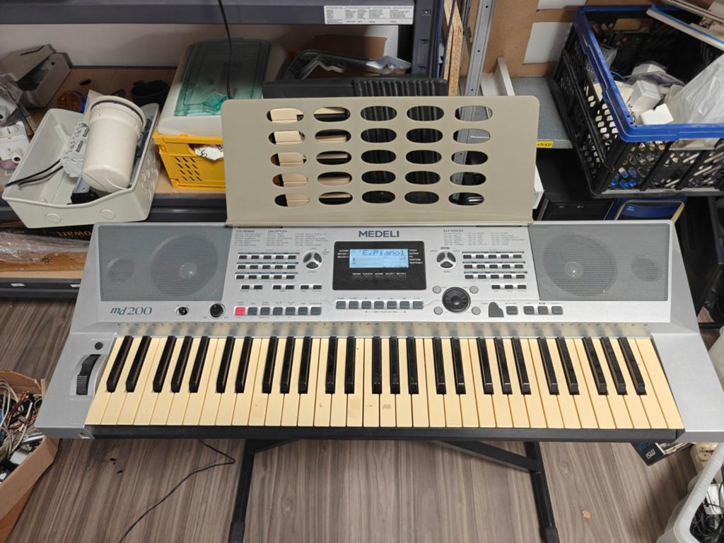 Medeli MD200 Keyboard - Gebruikt maar goede staat, op batter, Ophalen of Verzenden