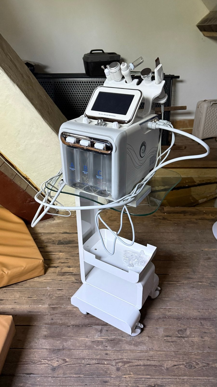 Hydraface apparaat met tafeltje voor gezichtsbehandelingen, Ophalen, Zo goed als nieuw, Overige typen