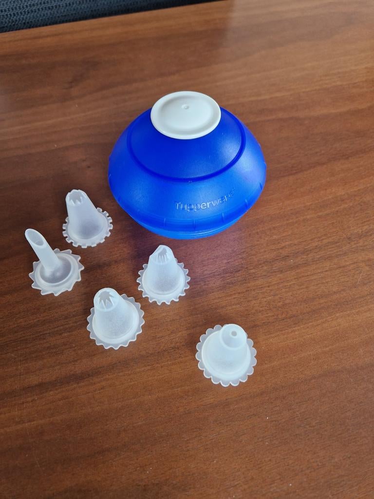 Tupperware Slagroomspuit met 5 verschillende spuitmondjes, Huis en Inrichting, Ophalen, Zo goed als nieuw, Blauw, Overige typen