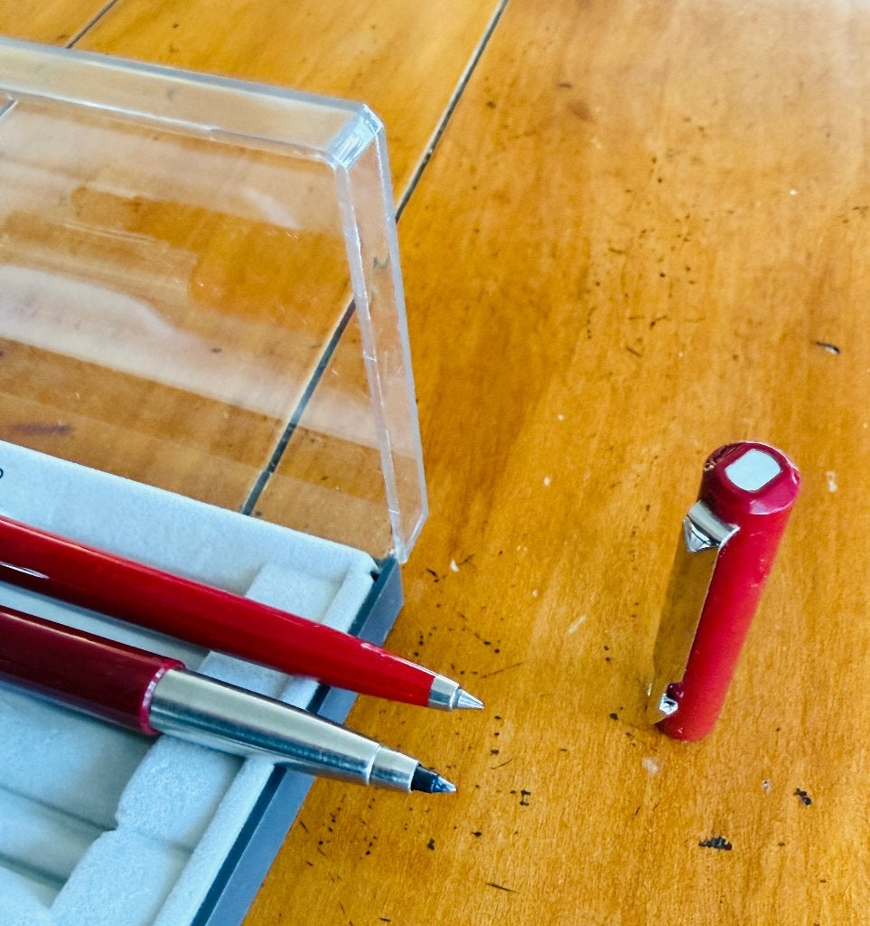P41 - Parker Vector Rollerball en Jotter balpen Bordeaux, Verzamelen, Pennenset, Parker, Met doosje, Ophalen of Verzenden