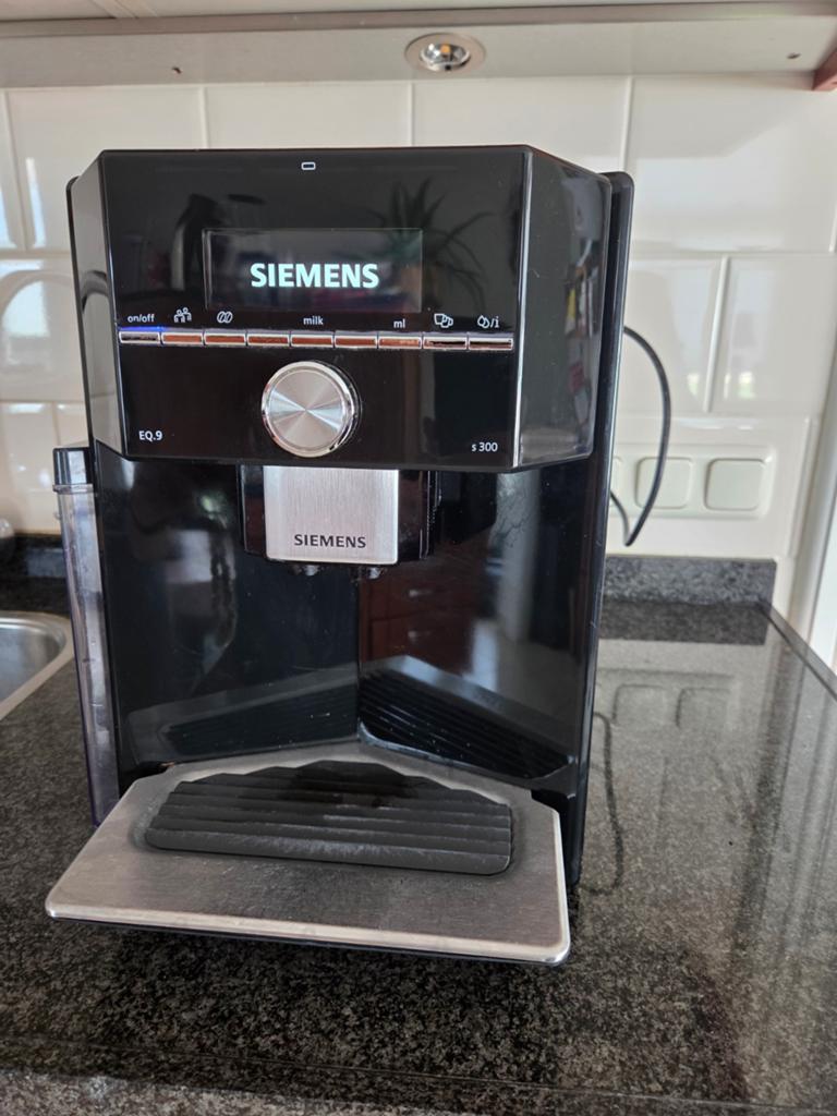 Siemens EQ.9  Volautomatische Koffiemachine, Gebruikt, 10 kopjes of meer, Koffiemachine, Ophalen of Verzenden