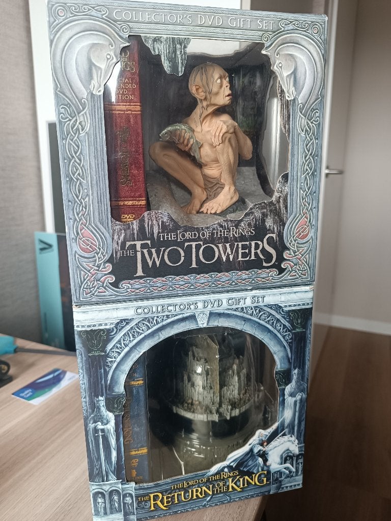 Lord of the Rings 2x DVD Gift Set, Verzamelen, Ophalen of Verzenden, Zo goed als nieuw, Beeldje of Buste
