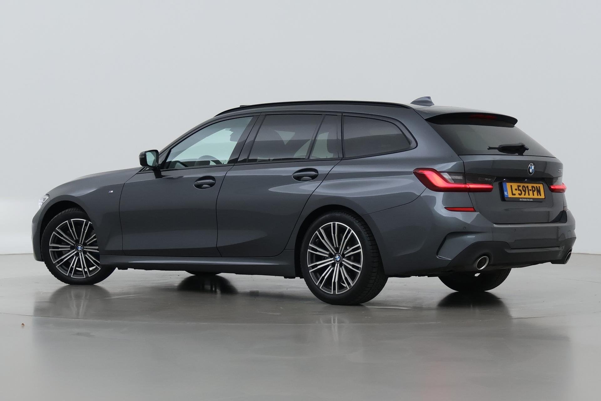 BMW 3-serie Touring 330i High Executive | M-Sport | Panorama, Auto's, Automaat, 1998 cc, Achterwielaandrijving, Gebruikt
