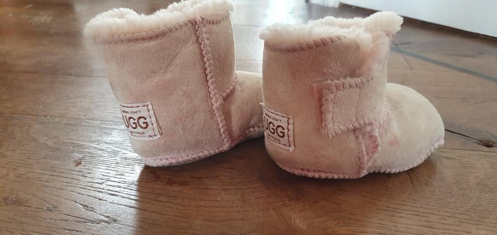 UGG Erin pantoffels maat 20.5, Kinderen en Baby's, Babykleding | Schoentjes en Sokjes, Ophalen of Verzenden, Gebruikt, Jongetje of Meisje