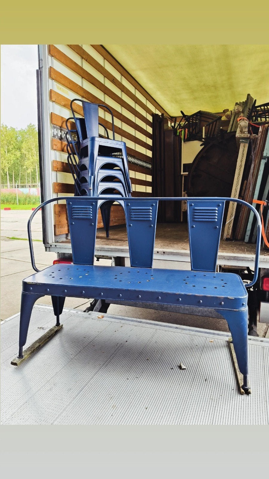 Industriële metalen bank en stoelen Tolix  Blauw, Gebruikt, Blauw, Ophalen of Verzenden, Metaal