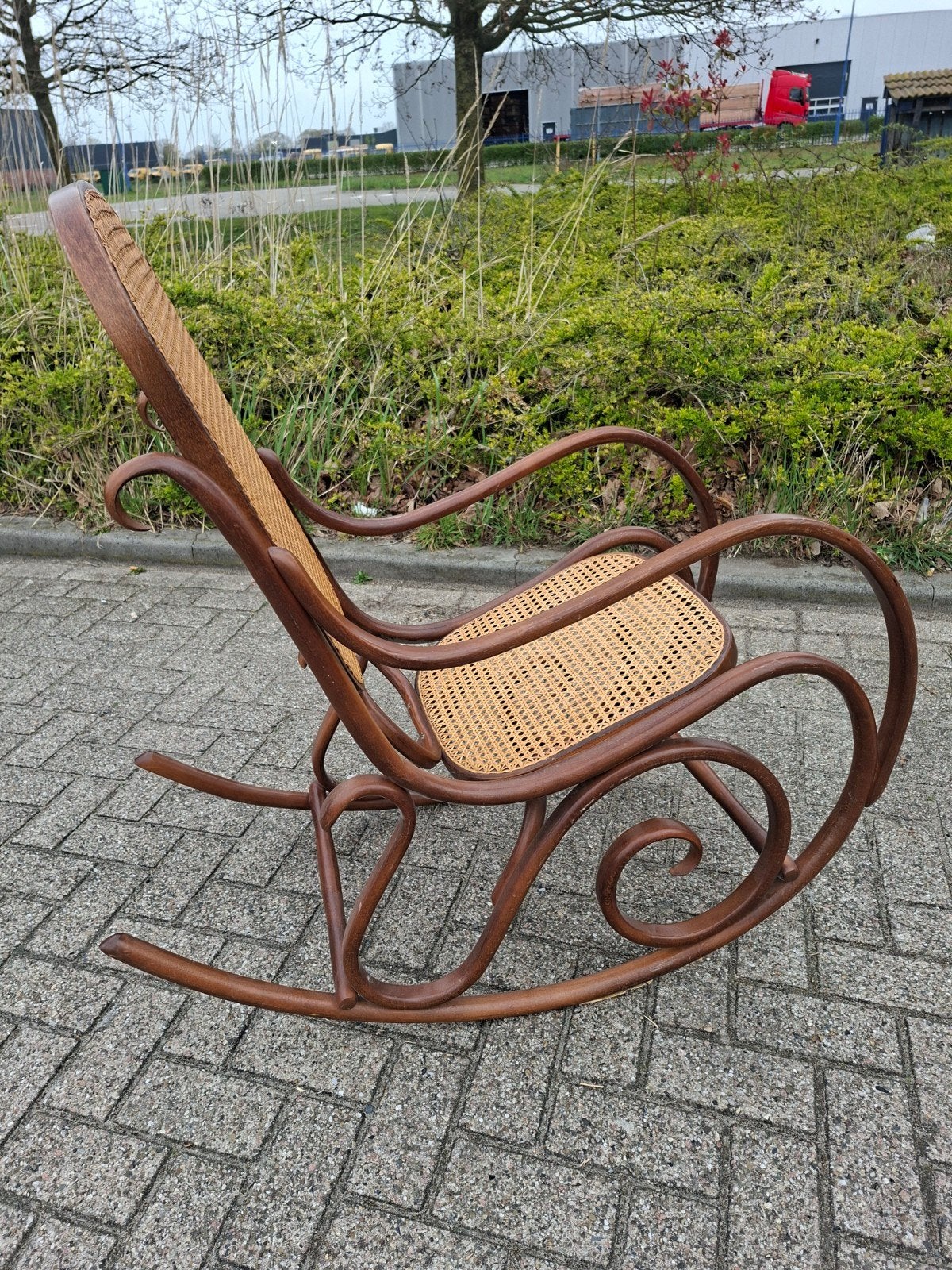 Nette vintage Thonet schommelstoel, Ophalen