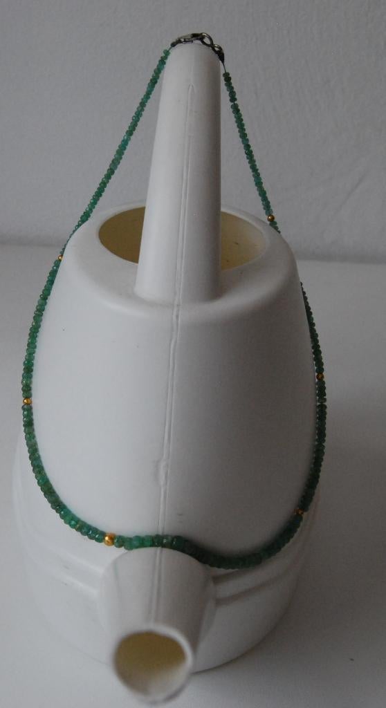 gefacetteerde smaragden halsketting met gouden bolletjes, Sieraden, Tassen en Uiterlijk, Kettingen, Ophalen of Verzenden, Zo goed als nieuw