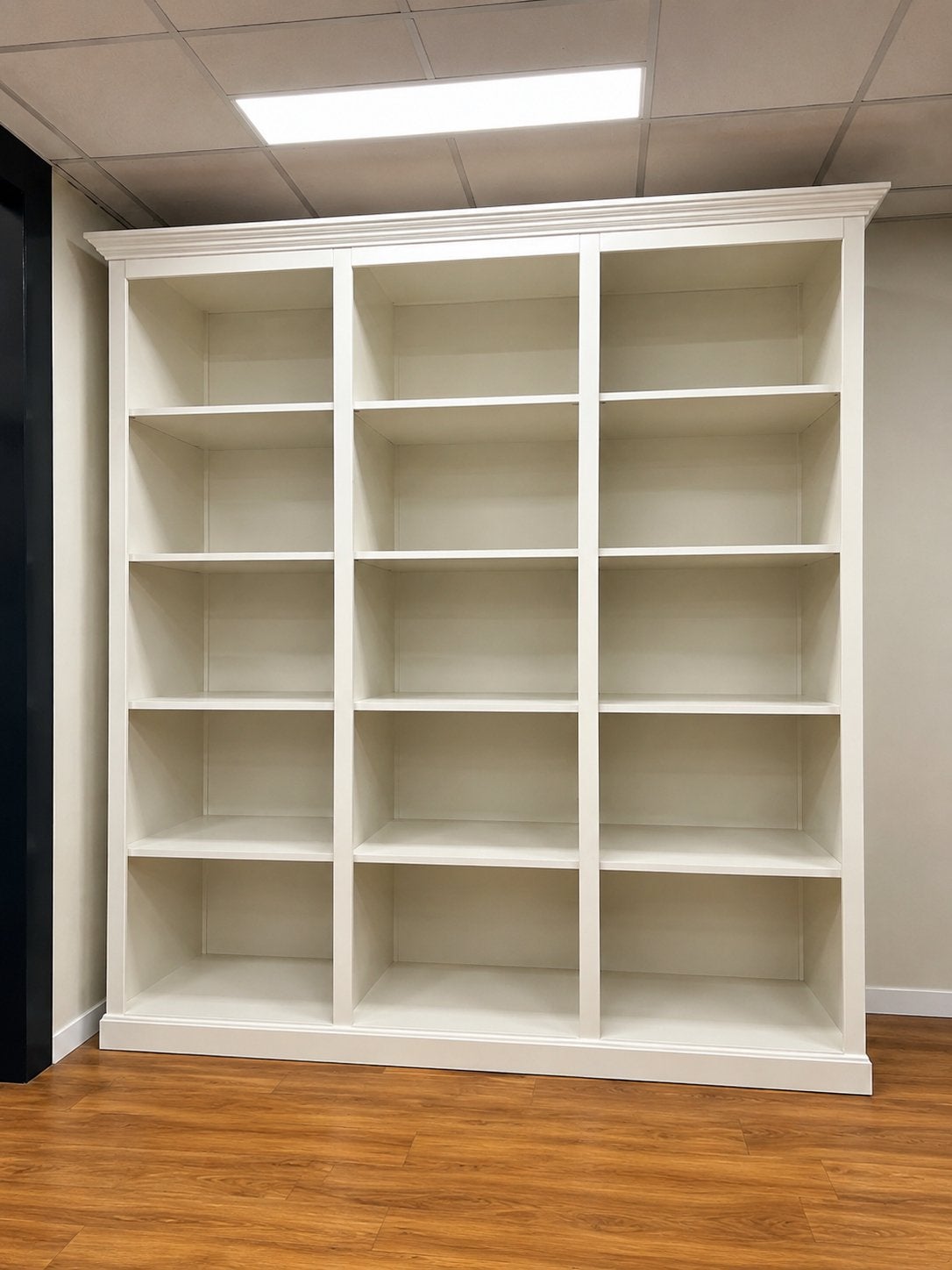 Zeer Grote witte kast in landelijke stijl, Ophalen, Met plank(en), Gebruikt, 200 cm of meer