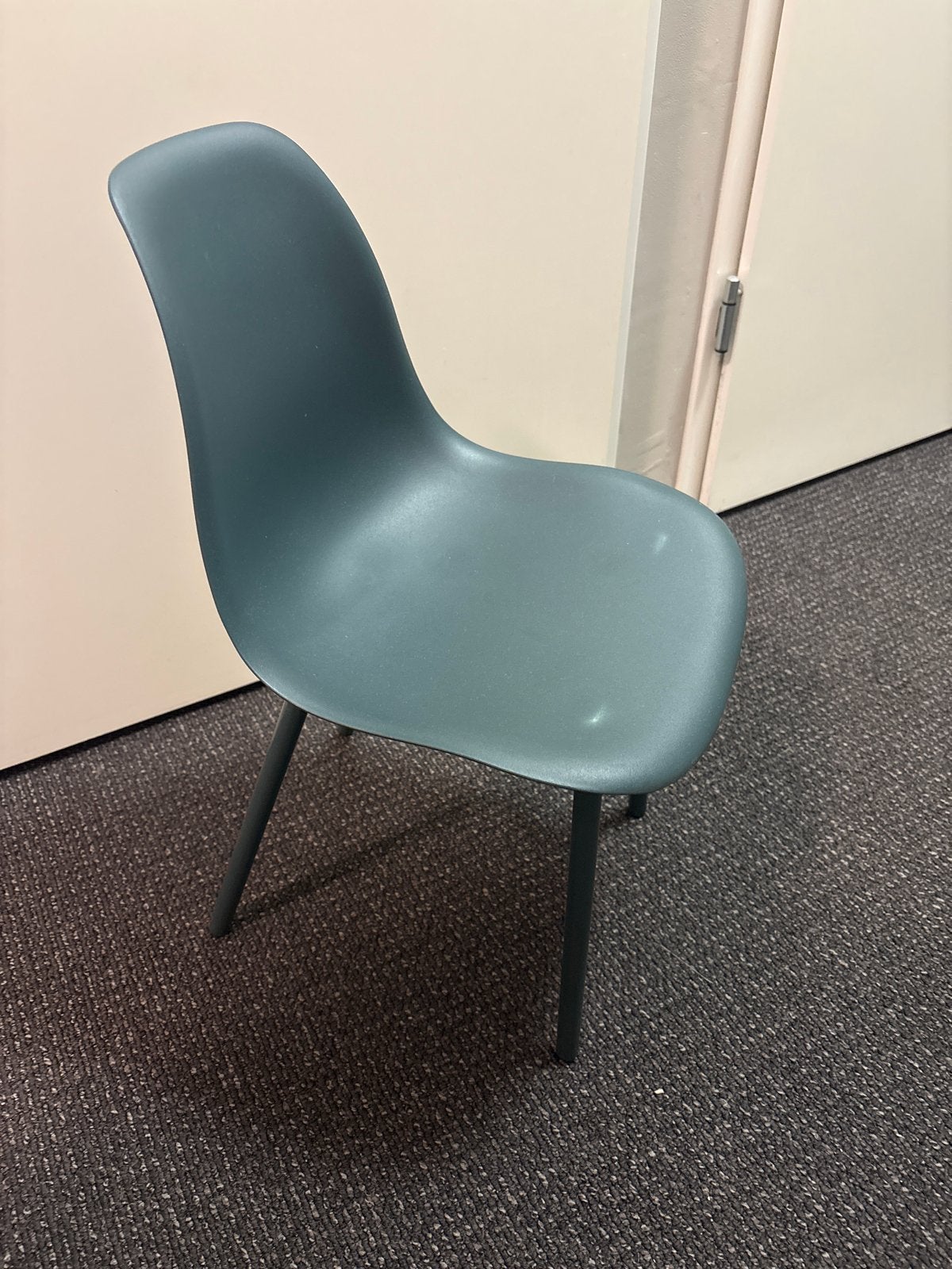 Groen kinderstoeltje - Ideaal voor speelkamer of kinderkamer, Ophalen, Kunststof, Gebruikt, Overige kleuren