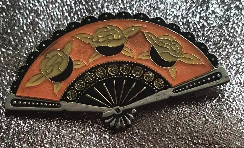 Prachtige broche waaiervorm met strass nieuw, Overige materialen, 4 tot 7 cm, Nieuw, Oranje