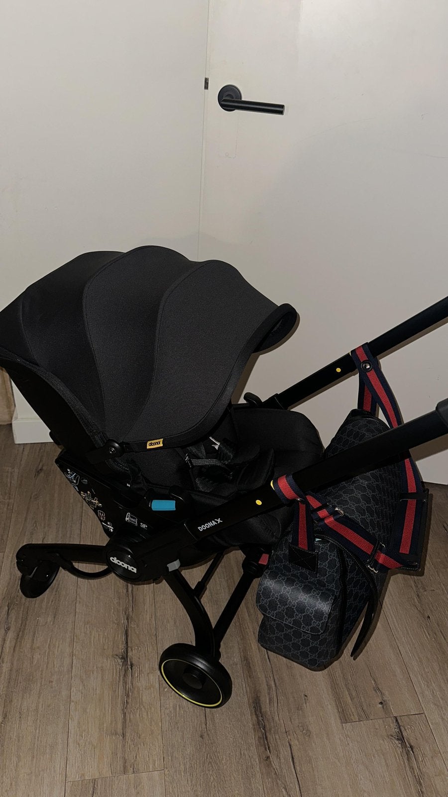 Doona X Autostoel Nitro Black, Kinderen en Baby's, Autostoeltjes, Verstelbare rugleuning, Autogordel, Zo goed als nieuw, Ophalen