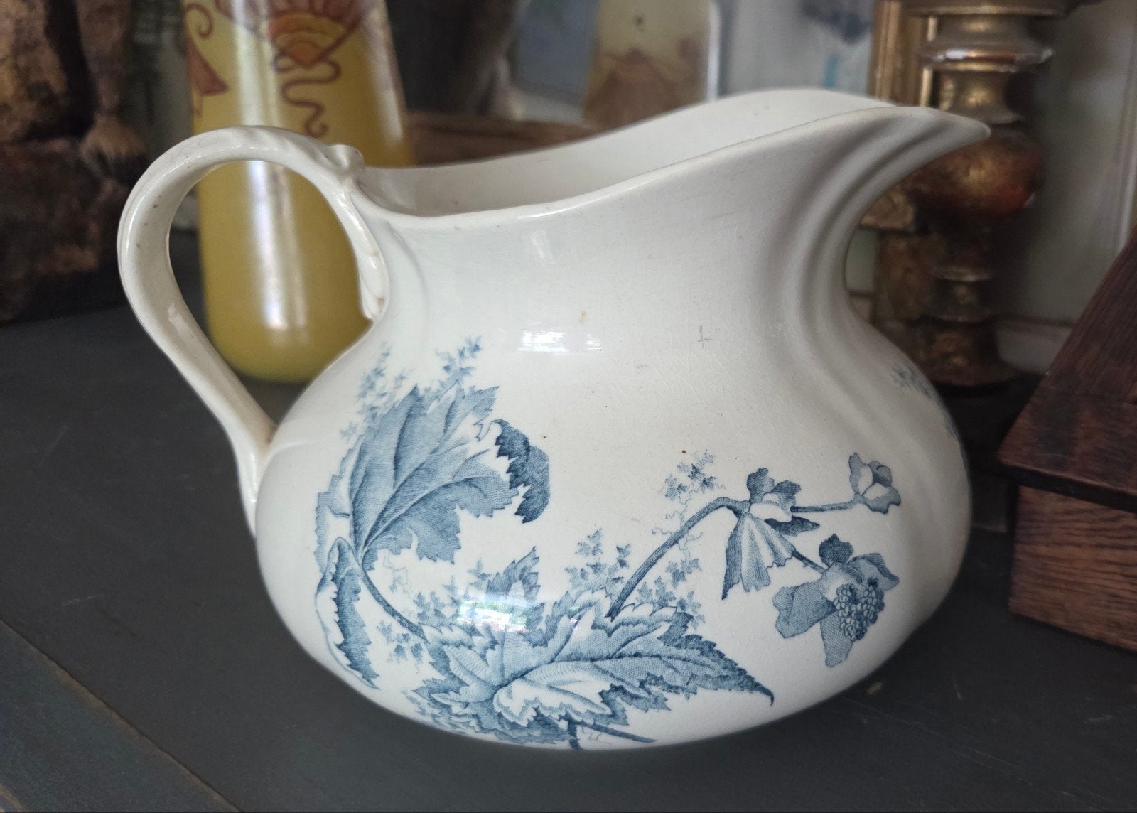 Franse antieke kan of vaas met blauwe bloemen, Ophalen of Verzenden