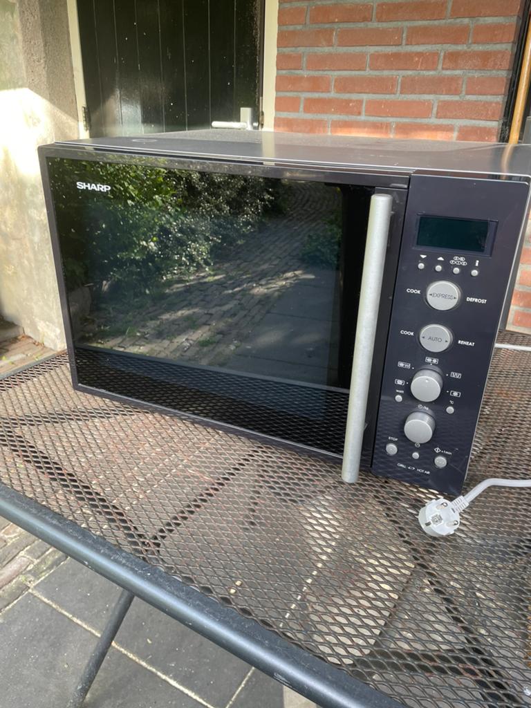 Sharp Combimagnetron R931bkw vrijstaand, Ophalen, Combimagnetron, Grill, Zo goed als nieuw