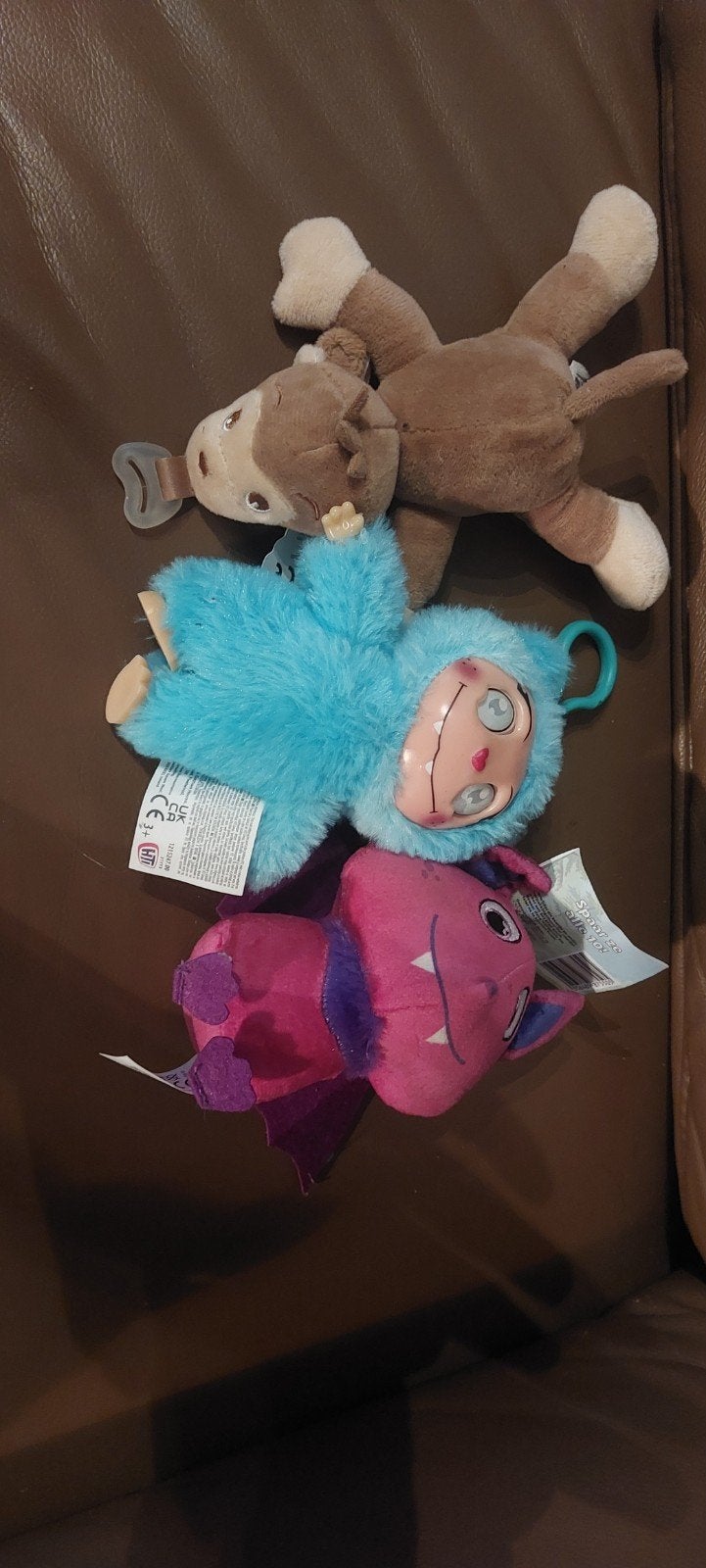 Leuke knuffels: aap, blauw monster en roze vleermuis, Gebruikt, Ophalen of Verzenden, Klein (minder dan 20 cm), Bruin