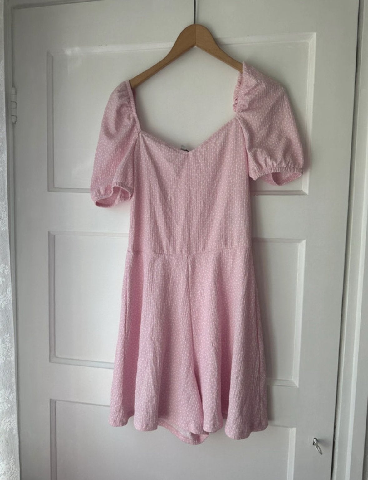 lichtroze polkadot gestipte playsuit jumpsuit pak pofmouwen, Ophalen of Verzenden, Nieuw, Maat 38/40 (M), Roze