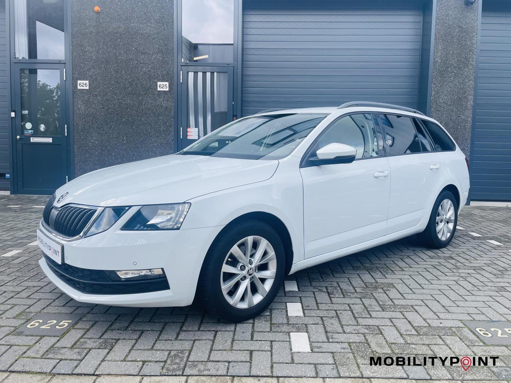 Skoda Octavia Combi 1.0 TSI Greentech Ambition|Aut|Carplay|C, Auto's, Euro 6, 116 pk, Wit, 630 kg