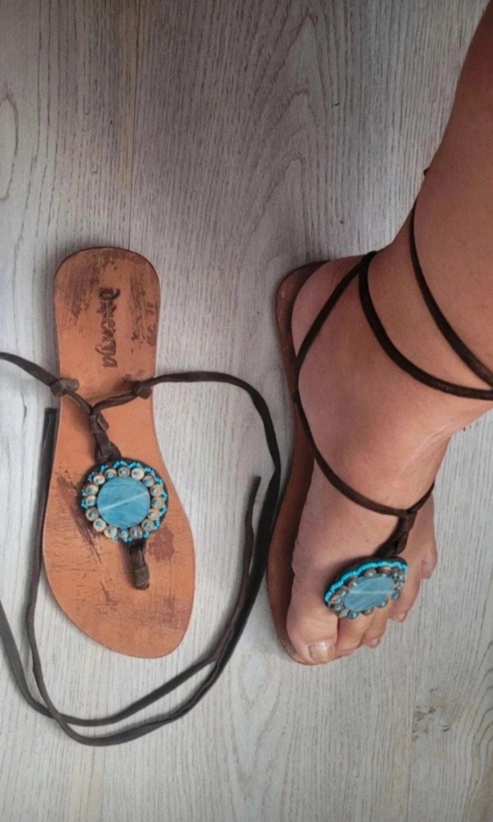 Handgemaakte ibiza stijl sandalen met turquoise accenten, Bruin, Gedragen, Ibiza, Sandalen of Muiltjes