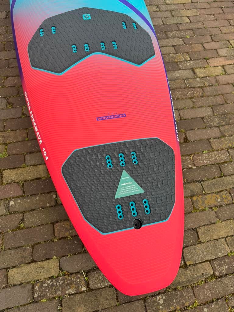 Duotone Ultra freewave 2025 ( herfst vakantie deal's  !), Minder dan 250 cm, Nieuw, Ophalen of Verzenden, Met vin(nen)