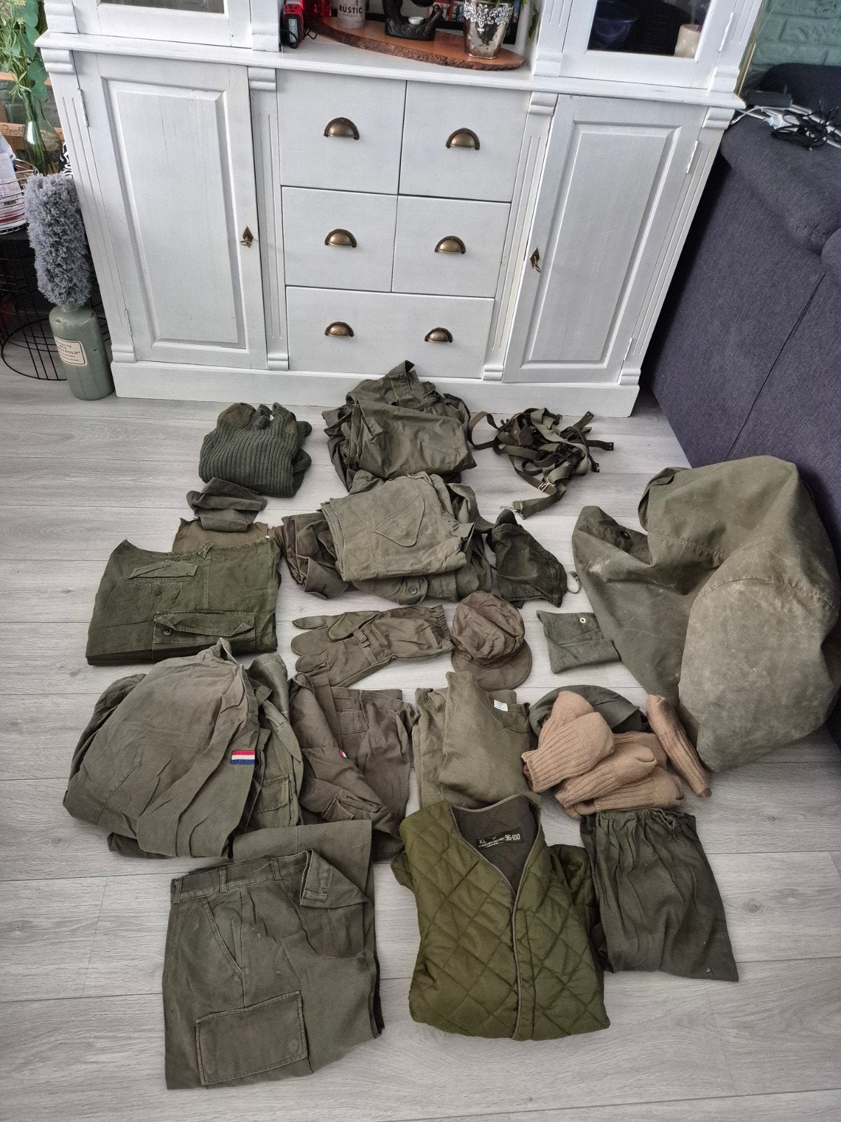 Partij militaire kleding en uitrusting, Ophalen, Landmacht, Nederland, Kleding of Schoenen