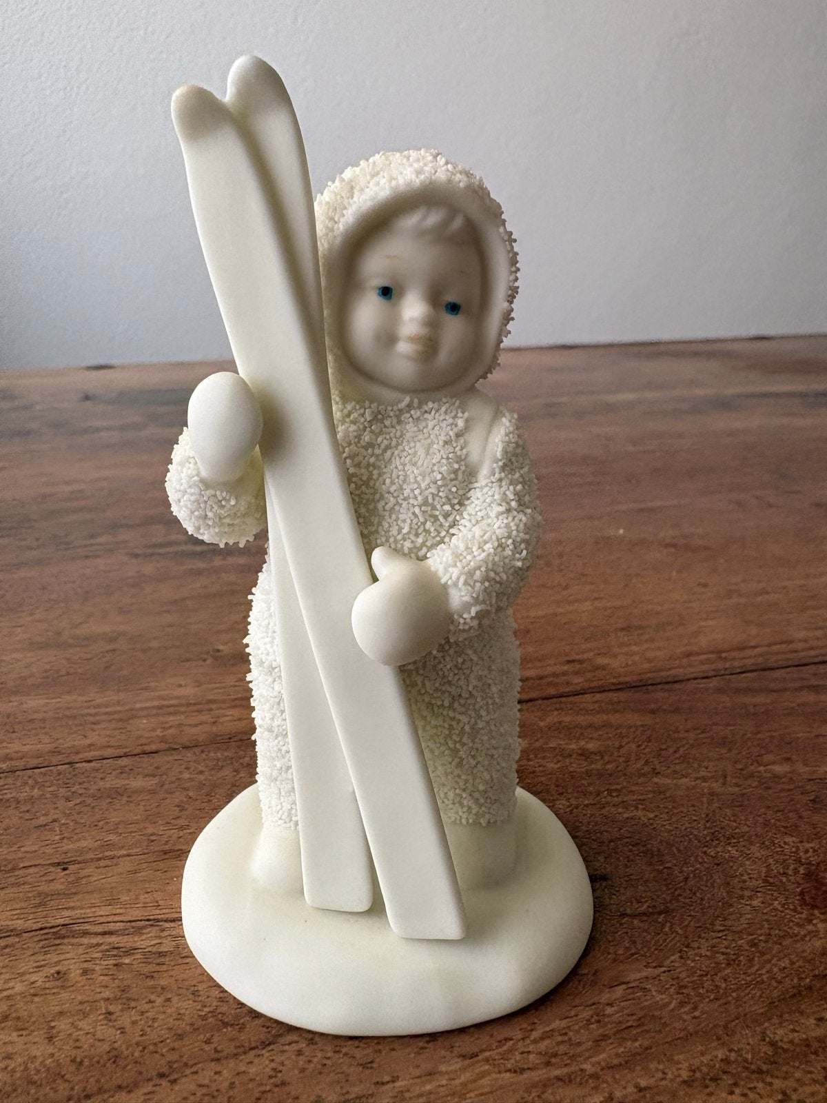 Goebel Porseleinen Beeldje Snowbabies met Ski's, Ophalen, Zo goed als nieuw