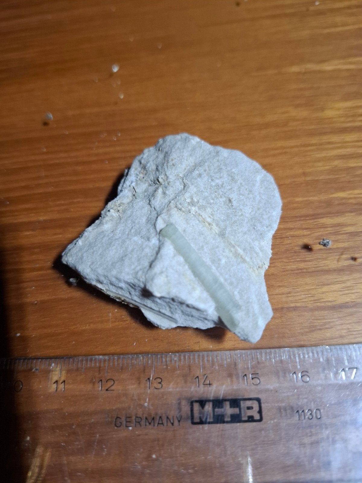 Uniek Mineraal op Gesteente - Ideaal voor Verzamelaars, Ophalen of Verzenden, Mineraal