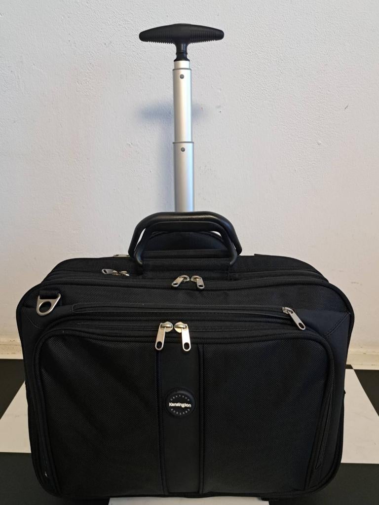 2- Laptoptrolley handbagage trolley
Contour 17 Inch Zwart, Ophalen of Verzenden, 17 inch of meer, Zo goed als nieuw, Trolleytas